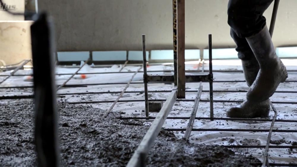 Easily Adjust Concrete Screed Height