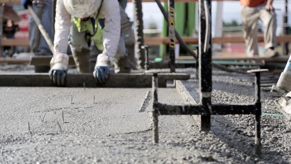 Easily Level Concrete With EEZE Screed